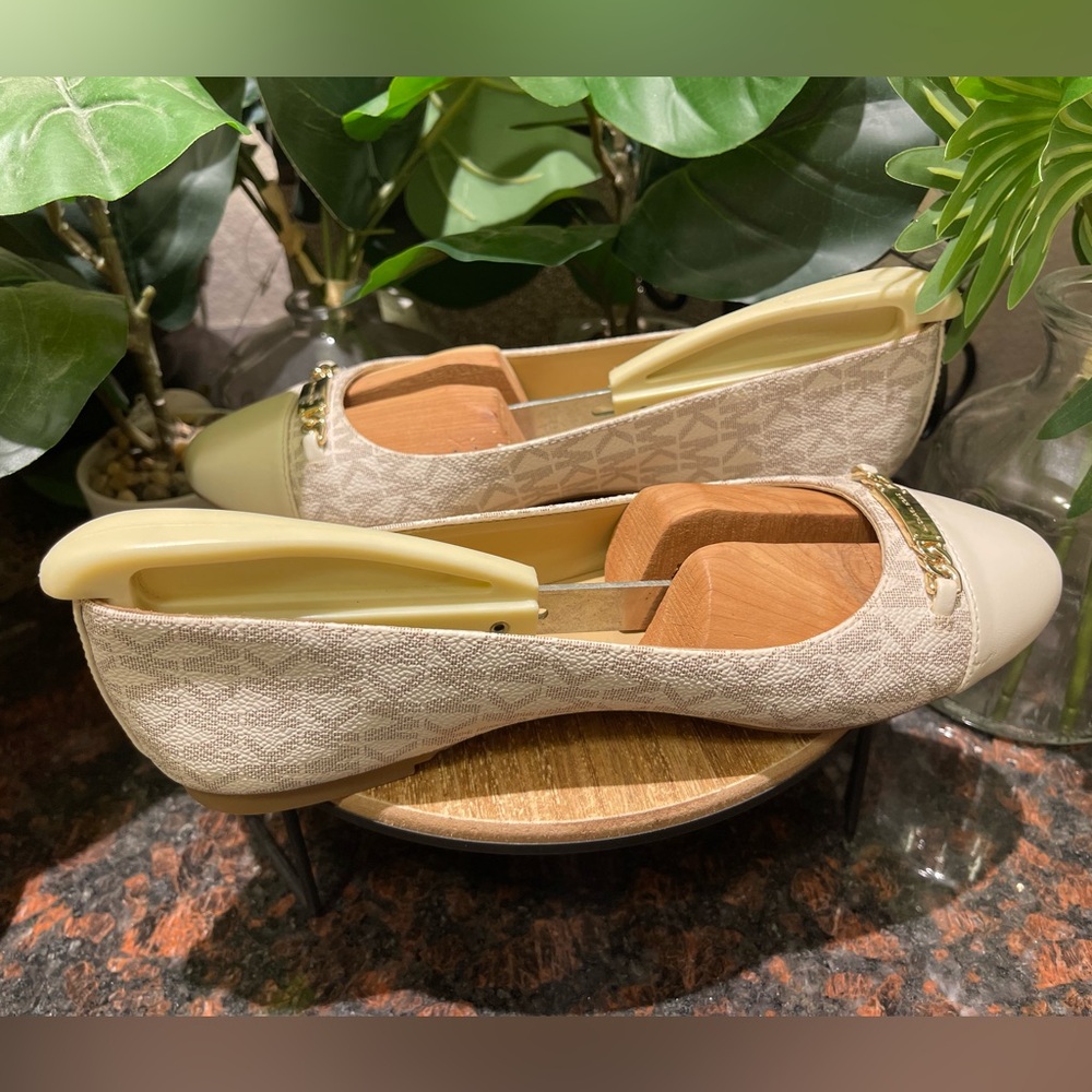 Michael Kors vanilla ballet flats MK mini logo w/ gold plate Slip on rubber sole - Picture 6 of 10